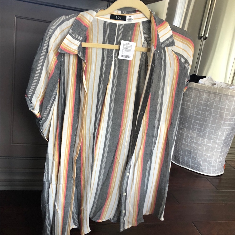 BRAND NEW BDG BUTTON UP BLOUSE